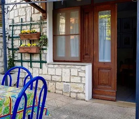S197 Bilocale Con Portico A 100mt Dalla Piazza