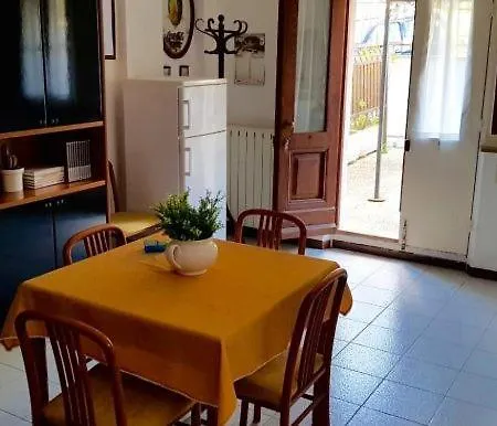 S197 Bilocale Con Portico A 100mt Dalla Piazza Apartament